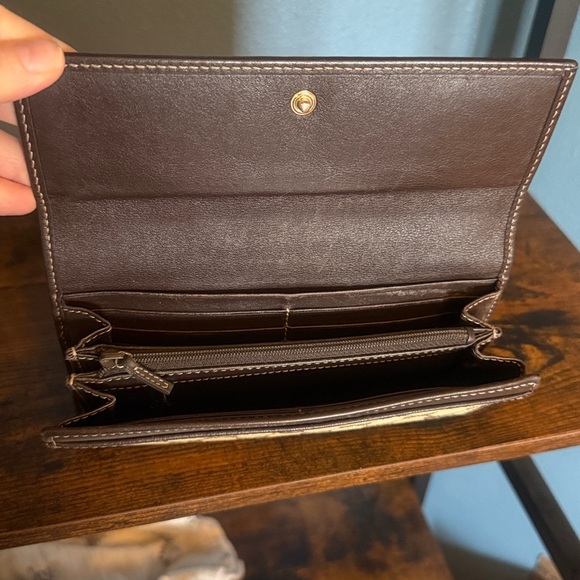Gucci Tan Monogram Wallet with Gold Heart - Picture 5 of 6